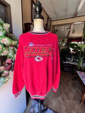 vintage Kansas City Chiefs crewneck sweatshirt, "Pro Line Logo Athletic" 1992.
